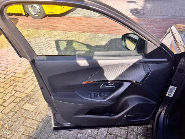 Peugeot 2008 1.2 PureTech Blue Lease Active