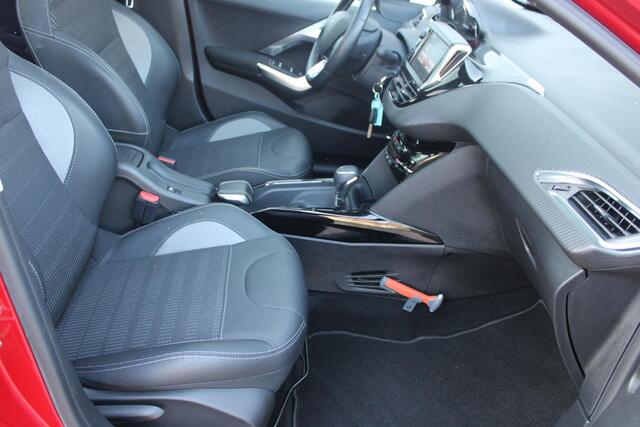 Peugeot 2008 1.2 PureTech 130pk Allure Automaat Airco Navi Camera Panoramadak 31.894km 1e eigenaar