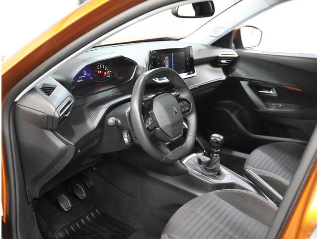 Peugeot 2008 130PK Active Pack | 1ste eigenaar | Parkeersensoren | Climate Control | Cruise Control | AppleCarPlay/AndroidAuto | LED lampen | 16"LMV | Isofix | DAB Radio | lederen Stuurwiel |