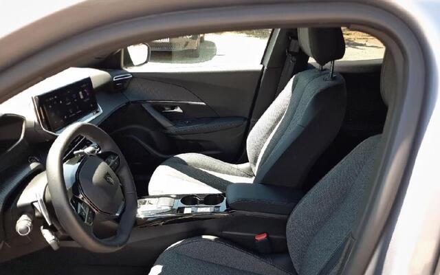 Peugeot 2008 1.2 AUTOMAAT CRUISE STOELVERW P-CAM APPLE 4-SEASON