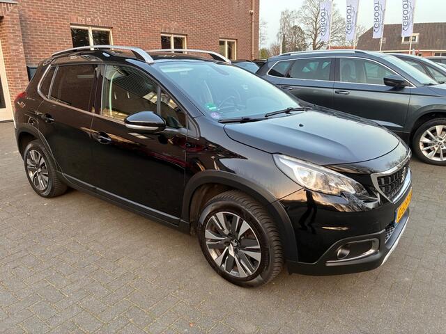 Peugeot 2008 1.2 PURETECH GT-LINE! AUTOMAAT/CAMERA/TREKHAAK/CARPLAY