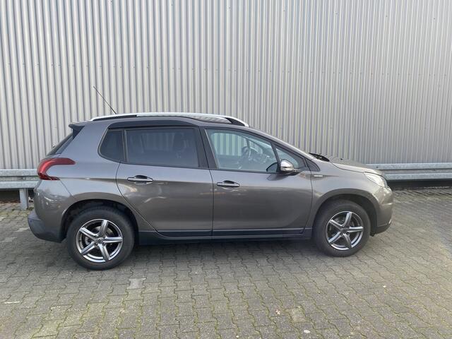 Peugeot 2008 1.2 PureTech Blue Lion Clima, CC, Carplay, Navi, PDC & Cam. LM, - Inruil Mogelijk -