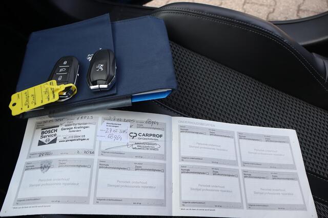 Peugeot 2008 1.2 PureTech GT NL auto, Apple Carplay, Virtual Cockpit, Adaptieve Cruise control, Stoelverwarming, Camera. Distr. riem is vervangen bij 68.964 km!!