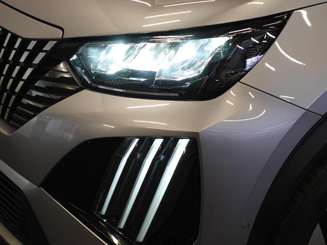 Peugeot 2008 1.2 PureTech 130pk Automaat Allure Navigatie Apple Carplay/Android Auto 360 camera Parkeersensoren Blind Spot Assist Adaptive Cruise Control Stoelverwarming Getinte ramen Climate Control