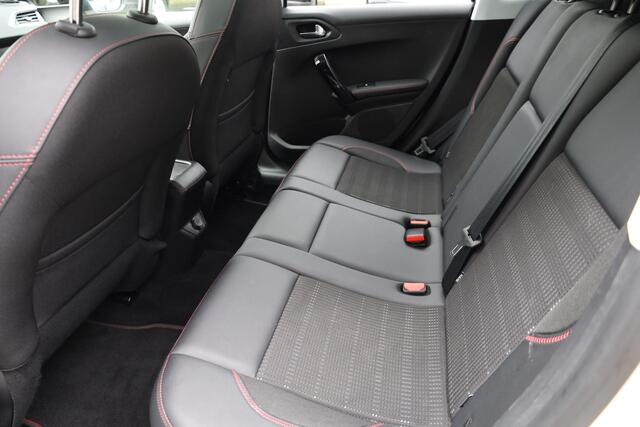 Peugeot 2008 1.2 PureTech GT-Line TREKHAAK HALF-LEER CARPLAY DAB CAMERA CRUISE CLIMA NAVI PDC 17''LMV