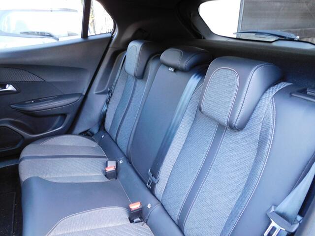 Peugeot 2008 1.2 PureTech 130 Allure NIEUWSTAAT! CARPLAY/ANDROID! CRUISE! CLIMA!PARKEERSENSOREN! LM VELGEN!