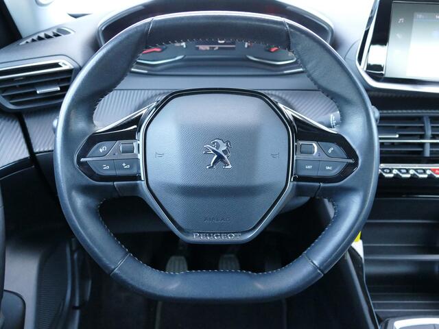 Peugeot 2008 1.2 PureTech Active Pack | 100PK | Trekhaak | Cruise Control | Parkeer Sensoren Achter | Airco | Navigatie | Climate Control |