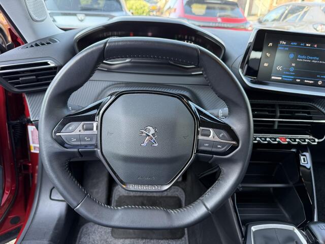 Peugeot 2008 1.2 Turbo 100 PK Active Pack | Trekhaak 1200 KG | LED Verlichting | Navigatie via Telefoon | Camera | Parkeersensoren | Climate Control | Cruise Control | Lichtmetalen velgen |
