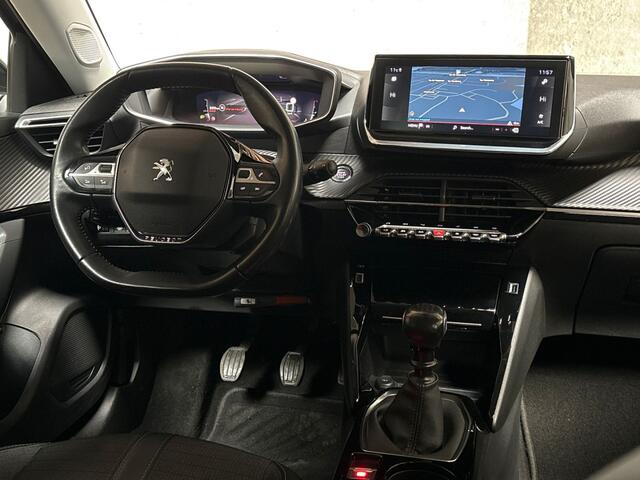 Peugeot 2008 1.2 PureTech Allure Sport 131Pk (VIRTUAL COCKPIT, APPLE CARPLAY, 360 CAMERA, KEYLESS, LEDER, SPORTSTOELEN, GETINT GLAS, LM VELGEN, CRUISE, NIEUWSTAAT)