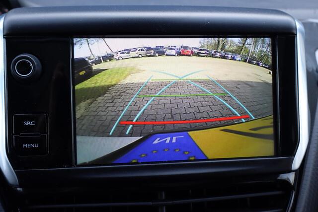 Peugeot 2008 1.2 PureTech Blue Lion Panoramadak, Navigatie, Apple Carplay, Camera, Cruise control