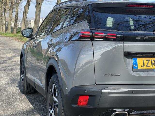 Peugeot 2008 1.2 Hybrid 136 Allure | Stoelverwarming | Adaptieve cruise control | Automaat | Camera