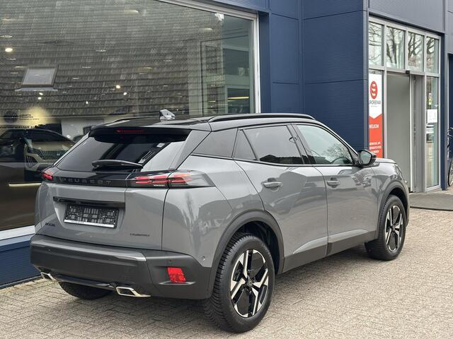 Peugeot 2008 1.2 Hybrid 145 PK GT | Meest Complete Uitvoering | Slechts 16.880 KM | Navigatie | 360 Graden Camera | Adaptieve Cruise Control | All Season Banden | Grip Control | Climate Control | Full LED Verlichting | Zwart Dak | Hoge Zitpositie | 17" Lichtmetalen Ve