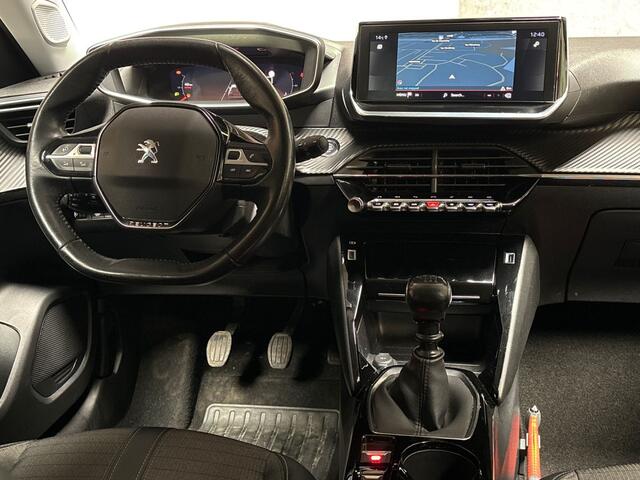 Peugeot 2008 1.2 PureTech Allure Sport (VIRTUAL COCKPIT, APPLE CARPLAY, 360 CAMERA, LEDER, KEYLESS, SPORTSTOELEN, GETINT GLAS, LM VELGEN, NIEUWSTAAT)