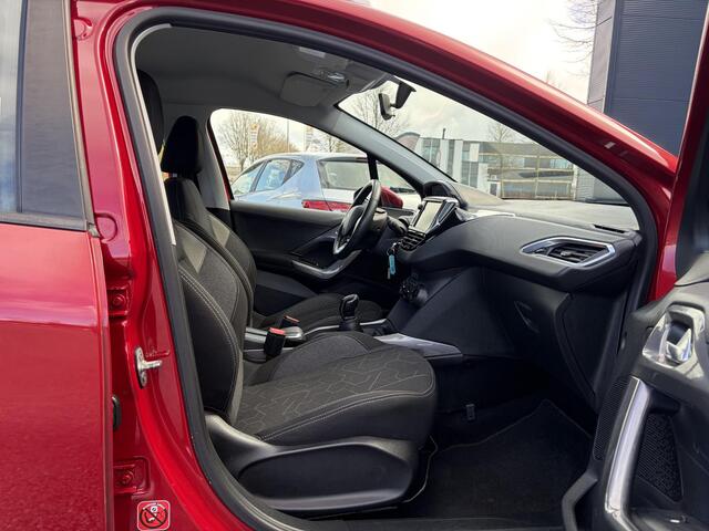 Peugeot 2008 1.2 PureTech Blue Lion Navi,Afnem.Trekhaak,Airco,Cruise,Pdc,110pk,N.A.P,Lm velgen,Recent Beurt gehad,Nieuwe Apk bij Aflevering