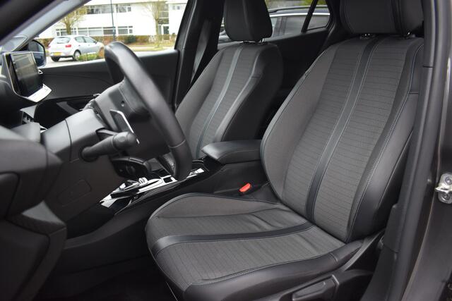 Peugeot 2008 PureTech 130 EAT8 Allure Automaat | Carplay | Parkeersensoren | Lichtmetalen velgen |