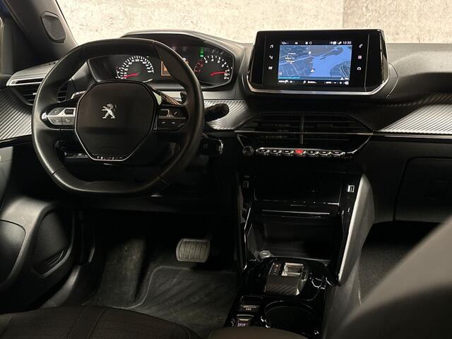 Peugeot 2008 1.2 PureTech Allure Sport 131Pk Automaat (APPLE CARPLAY, GROOT NAVI, ZWART HEMEL, LEDER, 360 CAMERA, SPORTSTOELEN, GETINT GLAS, LM VELGEN, NIEUWE APK, NIEUWSTAAT)