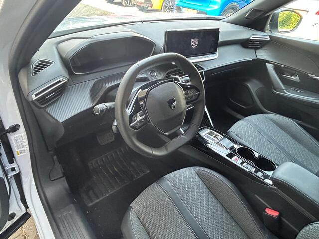 Peugeot 2008 1.2T 130pk Automaat Allure | Stoelverwarming | Achteruitrijd Camera | Climate & Cruise Control | Navigatie |