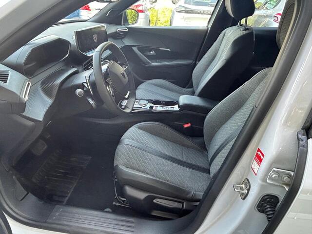 Peugeot 2008 1.2T 130pk Automaat Allure | Stoelverwarming | Achteruitrijd Camera | Climate & Cruise Control | Navigatie |