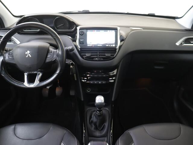 Peugeot 2008 1.2 PureTech Allure 130PK | Panodak | Trekhaak | Carplay | Camera |