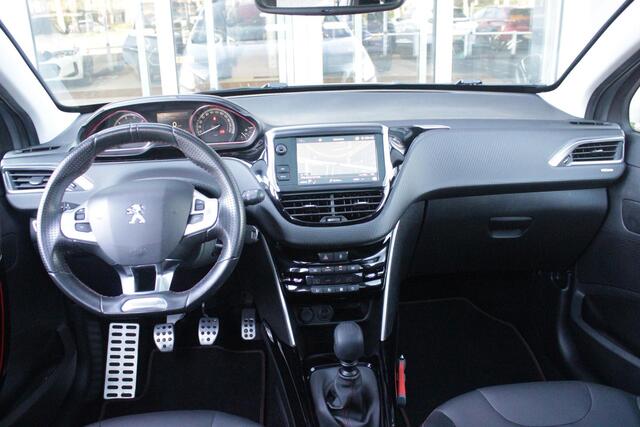 Peugeot 2008 1.2 130PK GT-LINE | PANORAMA DAK | GRIPP CONTROL | CRUISE CONTROL | DAB+ RADIO | APPLE CARPLAY/ANDROID AUTO | NAVIGATIE | ACHTERUITRIJ CAMERA | 17" LICHTMETALEN VELGEN "BLACK" | CLIMATE CONTROL | PARKEERSENSOREN VOOR + ACHTER | GETINTE ACHTERRUITEN | ZWAR