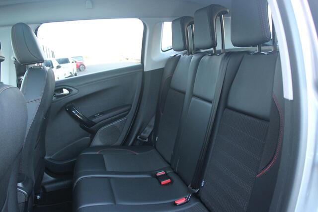 Peugeot 2008 1.2 130PK GT-LINE | PANORAMA DAK | GRIPP CONTROL | CRUISE CONTROL | DAB+ RADIO | APPLE CARPLAY/ANDROID AUTO | NAVIGATIE | ACHTERUITRIJ CAMERA | 17" LICHTMETALEN VELGEN "BLACK" | CLIMATE CONTROL | PARKEERSENSOREN VOOR + ACHTER | GETINTE ACHTERRUITEN | ZWAR