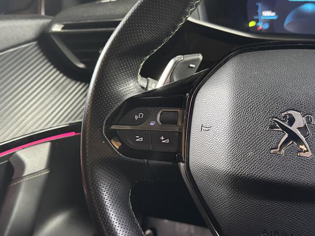 Peugeot 2008 1.2 PureTech GT Automaat ,17 LMV, PDC, Navigatie.