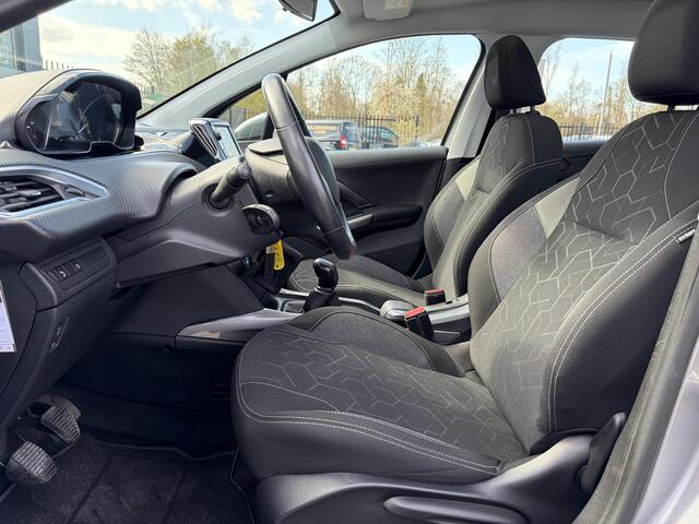 Peugeot 2008 1.2 PureTech Blue Lion 2e Eigenaar,Pano,Navi,Trekhaak,110pk,Dealer Onderhouden,Airco,Cruise,Pdc,Lm velgen,N.A.P,Recent beurt gehad,Apk tot 11-2026