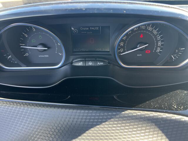 Peugeot 2008 1.2 PureTech Allure | Nieuw Binnen! | Navi | Trekhaak | Half leder