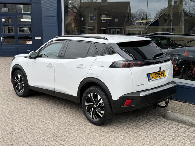 Peugeot 2008 1.2 Turbo 100 PK Allure Pack | Trekhaak 1200KG | Hoge Zitpositie | Navigatie | Climate Control | Keyless Start | Digitaal Dashboard | Camera | Parkeersensoren V+A | LED Verlichting | 17" Lichtmetalen Velgen |