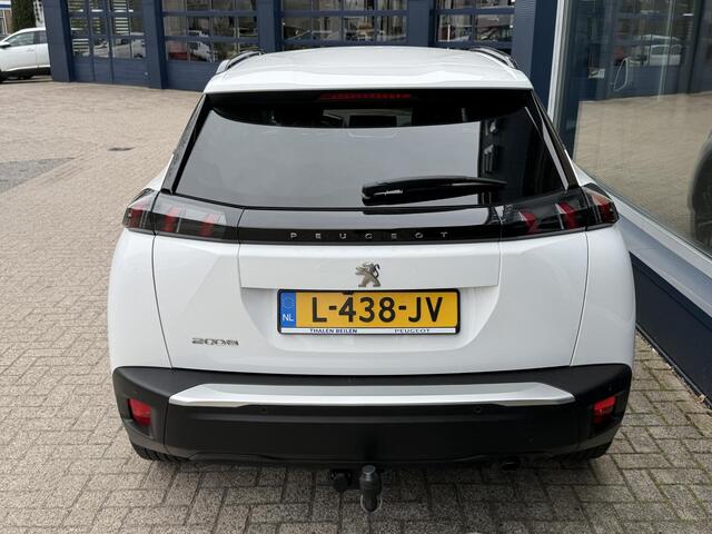 Peugeot 2008 1.2 Turbo 100 PK Allure Pack | Trekhaak 1200KG | Hoge Zitpositie | Navigatie | Climate Control | Keyless Start | Digitaal Dashboard | Camera | Parkeersensoren V+A | LED Verlichting | 17" Lichtmetalen Velgen |
