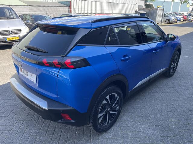 Peugeot 2008 100pk Allure Pack (Camera - Automatische Airco - i-cockpit - Navigatie - 17" - Apple Carplay - LED)