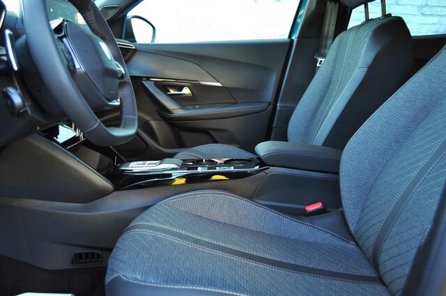 Peugeot 2008 1.2 Hyb 145 Allure pdc v+a carplay crc
