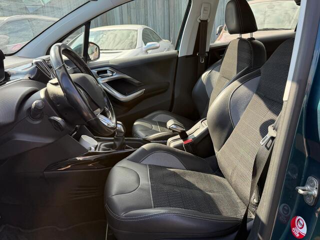 Peugeot 2008 1.2 PureTech Allure / Navi / Camera / Trekhaak / 4S Band