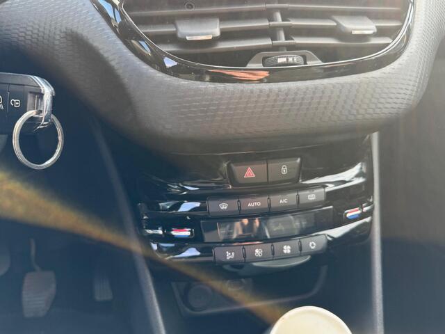 Peugeot 2008 1.2 PureTech Allure / Navi / Camera / Trekhaak / 4S Band