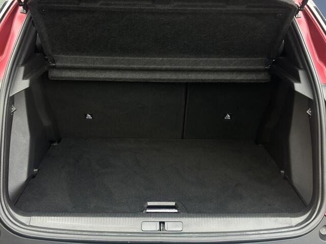 Peugeot 2008 1.2 PureTech Active Pack | Trekhaak | Navigatie | Climate Control | Cruise Control | Navigatie | Lichtmetalen velgen met Allseason banden | DAB | Apple Carplay/Android Auto |