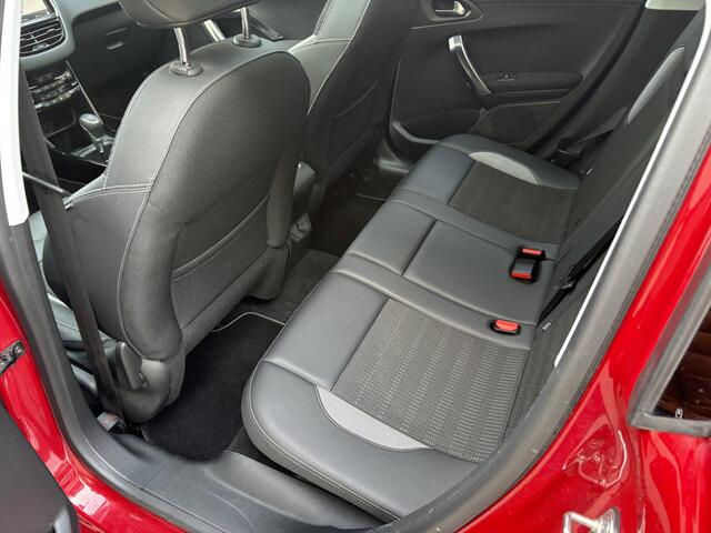 Peugeot 2008 1.2 PureTech Allure / AUTOMAAT / NAVI / PANORAMADAK / CLIMATE / 102dkm! NAP!
