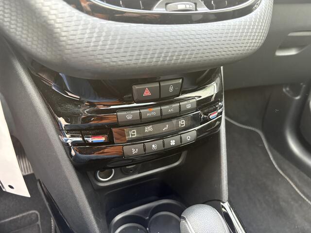 Peugeot 2008 1.2 PureTech Allure / AUTOMAAT / NAVI / PANORAMADAK / CLIMATE / 102dkm! NAP!