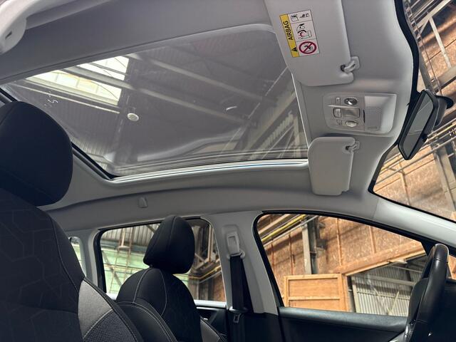 Peugeot 2008 1.2 PureTech Sport (PANORAMADAK, APPLE CARPLAY, NAVIGATIE, SPORTSTOELEN, PARKEERSENSOREN, CRUISE, NIEUWE APK, NIEUWSTAAT)