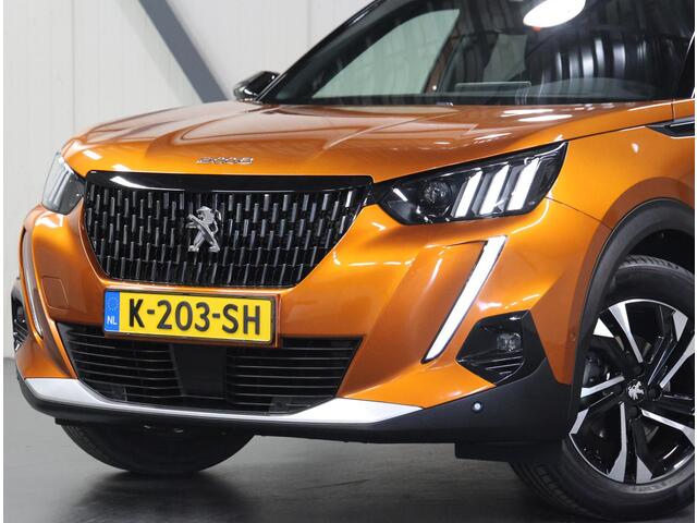 Peugeot 2008 130pk GT | 1ste eigenaar | AppleCarPlay/AndroidAuto | Schuifkanteldak | Stuur/VoorruitVerwarming | Camera | Keyless | AUTOMAAT | Adaptive Cruise Control | Sfeerverlichting | Isofix | Privacy Glass | Two-Tone |