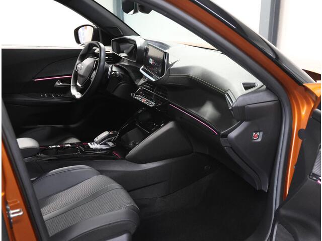 Peugeot 2008 130pk GT | 1ste eigenaar | AppleCarPlay/AndroidAuto | Schuifkanteldak | Stuur/VoorruitVerwarming | Camera | Keyless | AUTOMAAT | Adaptive Cruise Control | Sfeerverlichting | Isofix | Privacy Glass | Two-Tone |