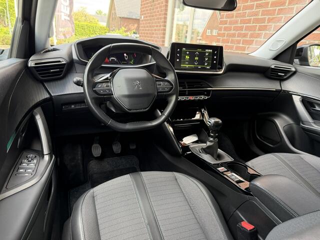 Peugeot 2008 1.2 PT Allure Pack STOELVERW. / CAMERA / CARPLAY / DAB / TREKHAA