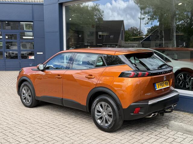 Peugeot 2008 1.2 Turbo 130PK Active | Trekhaak 1200KG | All Season banden | Navigatie | DAB | Apple carplay | Hoge zitpositie | Parkeersensoren | Climate Control | Cruise Control | Lichtmetalen velgen |