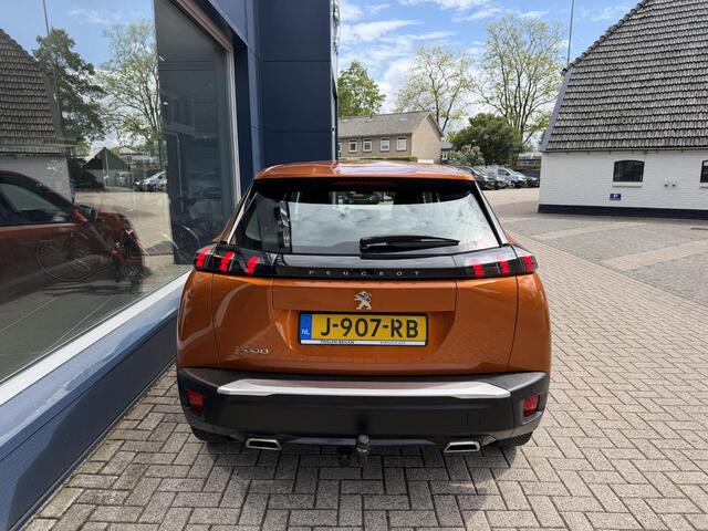 Peugeot 2008 1.2 Turbo 130PK Active | Trekhaak 1200KG | All Season banden | Navigatie | DAB | Apple carplay | Hoge zitpositie | Parkeersensoren | Climate Control | Cruise Control | Lichtmetalen velgen |