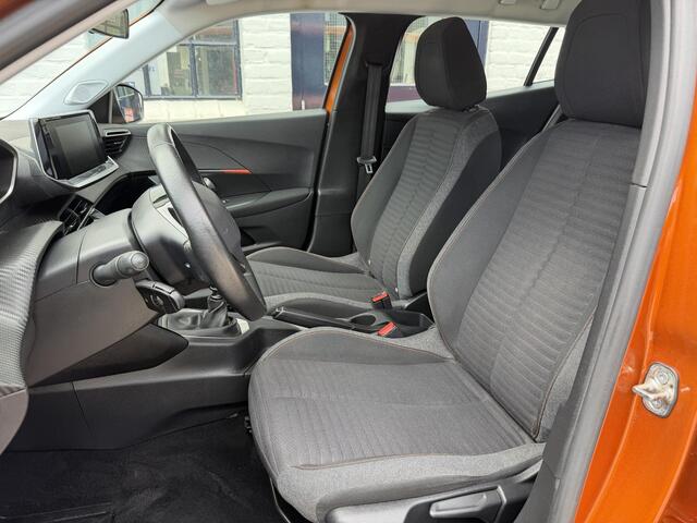 Peugeot 2008 1.2 Turbo 130PK Active | Trekhaak 1200KG | All Season banden | Navigatie | DAB | Apple carplay | Hoge zitpositie | Parkeersensoren | Climate Control | Cruise Control | Lichtmetalen velgen |