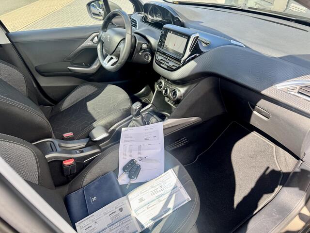 Peugeot 2008 1.2/ 110 PK Blue Lion NAP/ LED/ Pano/ NAV/ Facelift model/ 2e eigenaar