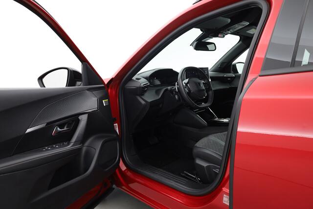 Peugeot 2008 1.2 PureTech 130 Allure (Nw. Model) | Rijklaar! | Dig. Cockpit | Trekhaak | Camera+PDC | Nav+App.Connect | Cruise | 17''