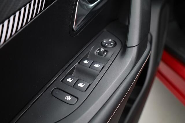 Peugeot 2008 1.2 PureTech 130 Allure (Nw. Model) | Rijklaar! | Dig. Cockpit | Trekhaak | Camera+PDC | Nav+App.Connect | Cruise | 17''
