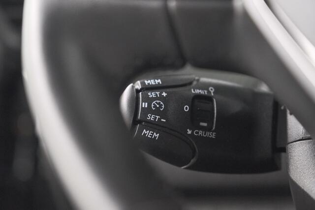 Peugeot 2008 PureTech 100 Allure | Apple Carplay | Parkeersensoren | Climate Control | Cruise Control