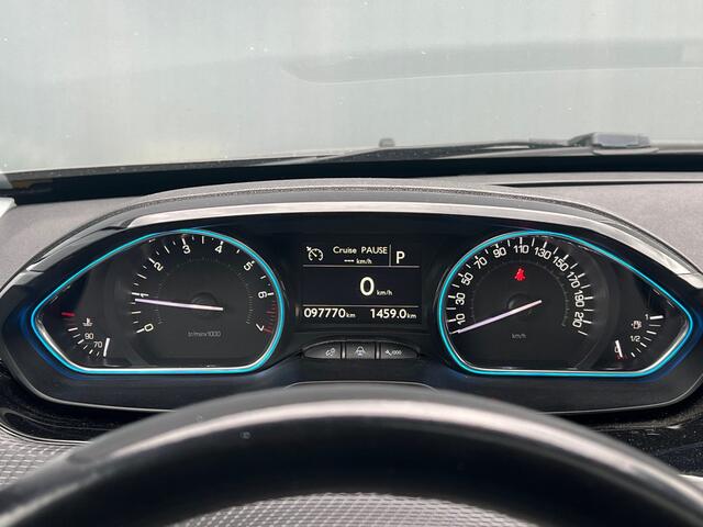 Peugeot 2008 BWJ 2018 | 1.2PT 111PK Allure AUTOMAAT | TREKHAAK | PANO DAK | CLIMA | NAVI | CAMERA A | LEDER/STOF | CARPLAY |