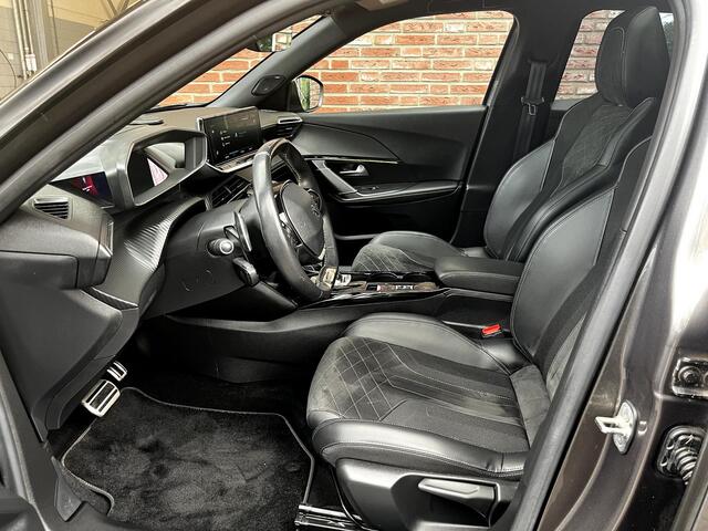 Peugeot 2008 GT Pack 1.2 Turbo 130pk EAT8 | FOCAL HIFI | TREKHAAK | SCHUIF/KANTELDAK | ALCANTARA | 18" LM 'EVISSA' | STOELVERW. | CAMERA | NAVI